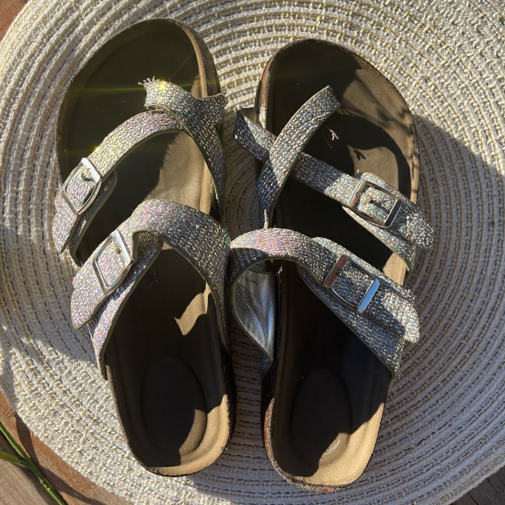 🔥 4/$25 GIRLS SILVER METALLIC PLATFORM SANDALS CRISS CROSS STRAPS SLIDES, 4